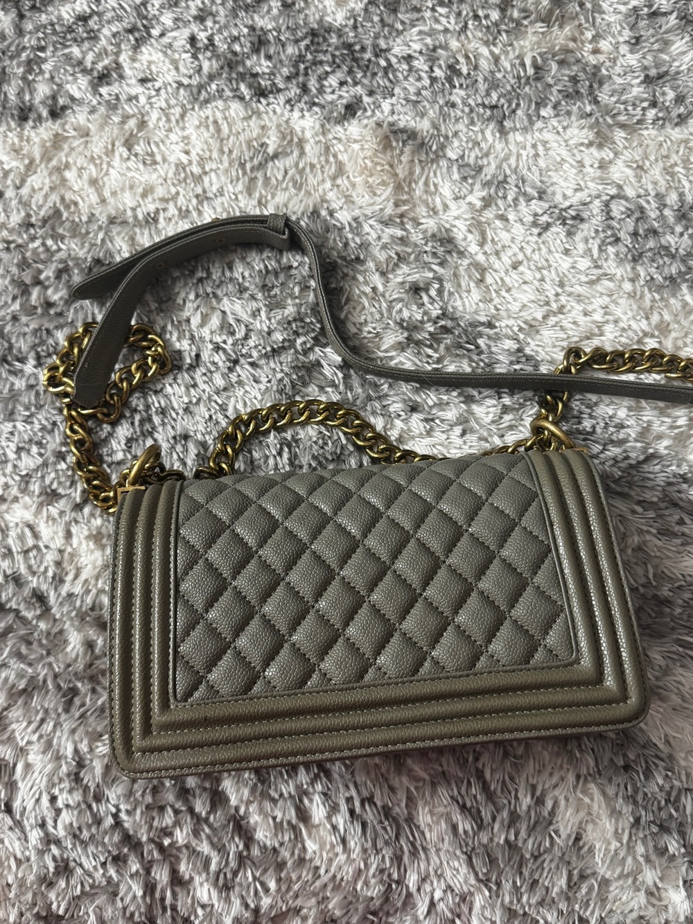 Quilted Flap Shoulder Bag in Grey - Picture 3 of 3